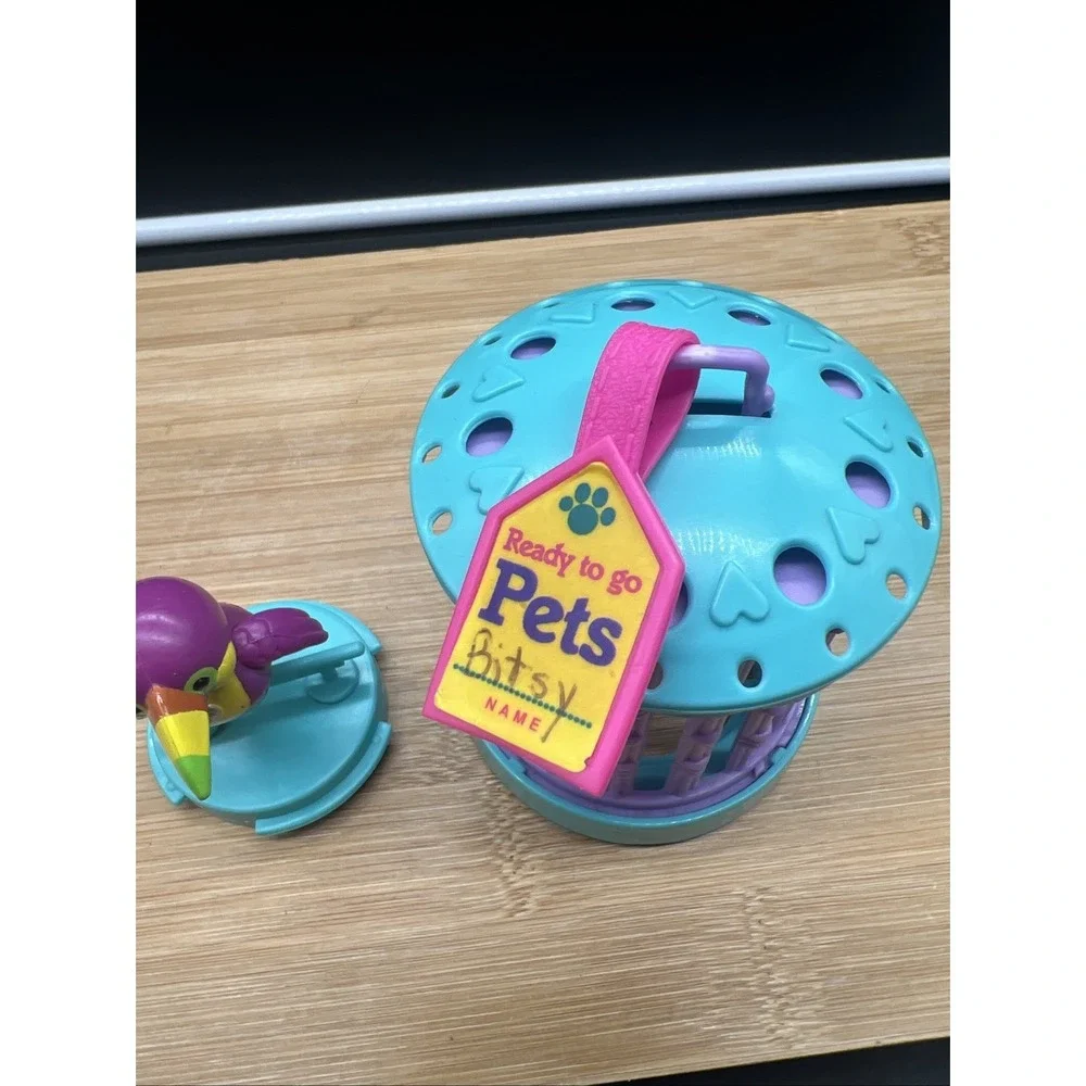 VTG Kenner 1992 Littlest Pet Shop Ticklish Toucan with Cozy Cage